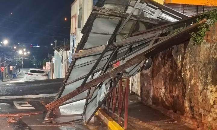 Chuva, ventos e granizo provocam estragos em bairros de Piedade