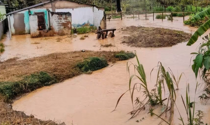 Chuvas causam alagamentos e transtornos em Piedade