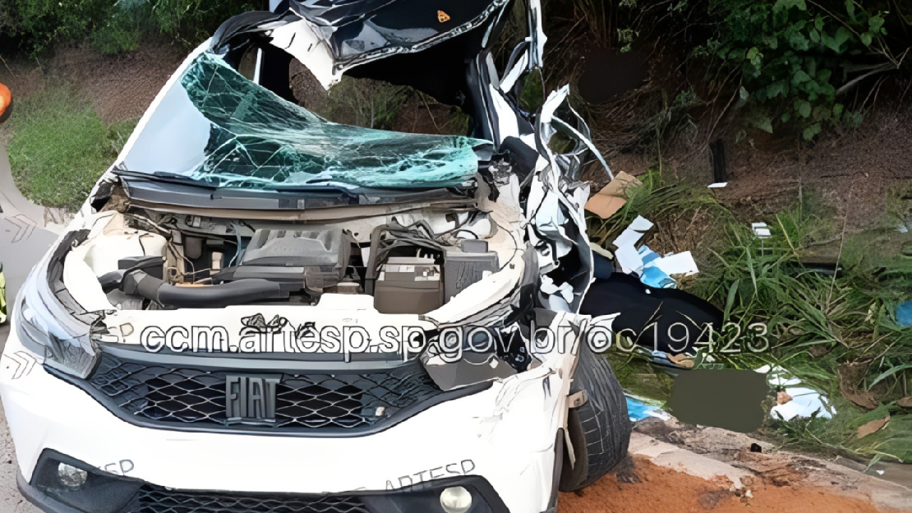Colisão envolvendo três veículos deixa uma vítima grave na SP-079 em Piedade