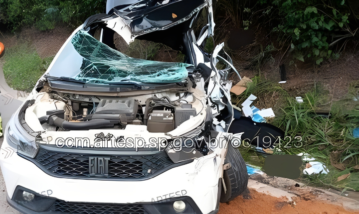 Colisão envolvendo três veículos deixa uma vítima grave na SP-079 em Piedade