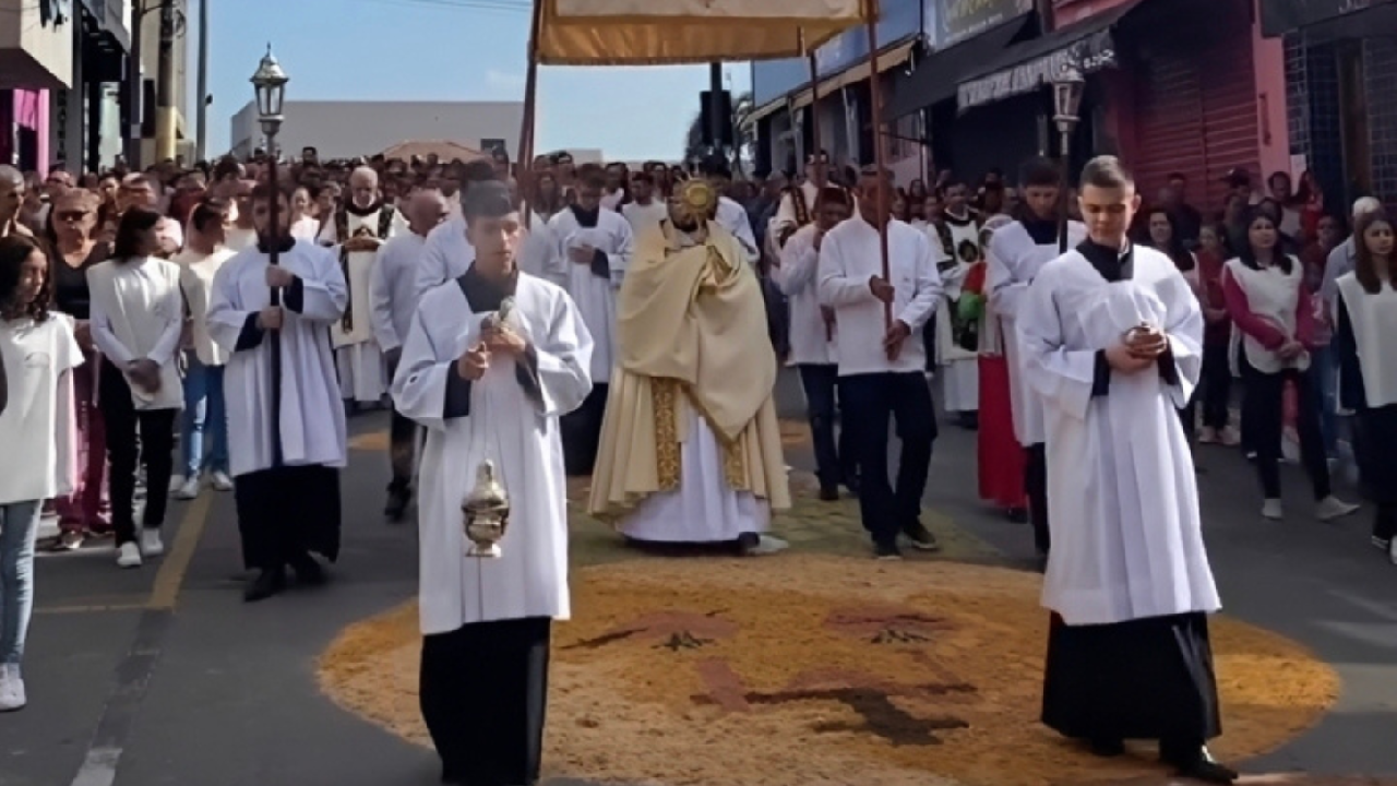 Corpus Christi reúne fiéis na Basílica de Piedade