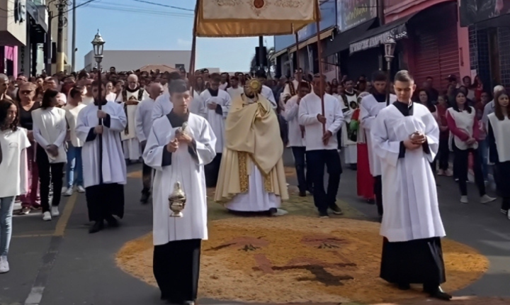 Corpus Christi reúne fiéis na Basílica de Piedade
