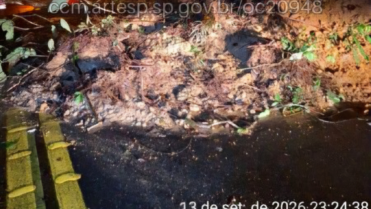 Deslizamento de talude afeta trecho da SP-079 em Tapiraí
