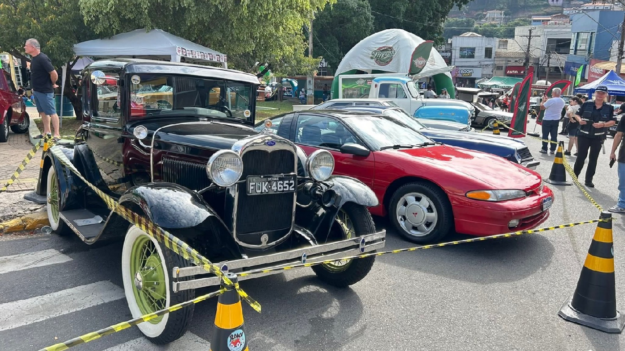 Encontro de Carros Antigos de Piedade reúne 40 mil pessoas e arrecada doações para o Fundo Social