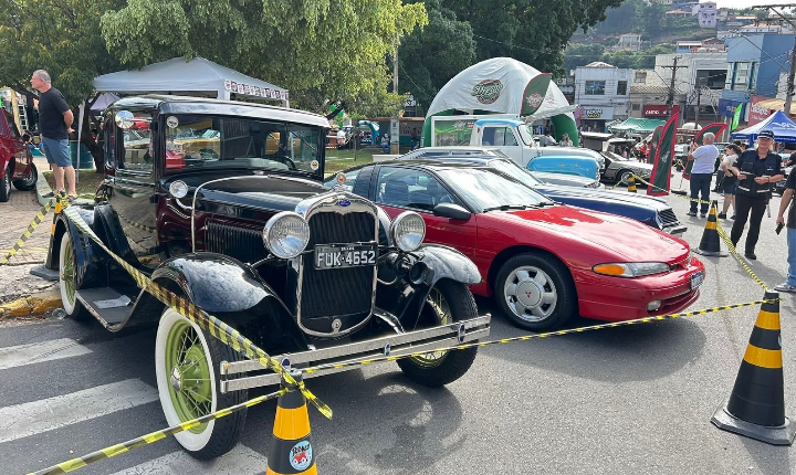 Encontro de Carros Antigos de Piedade reúne 40 mil pessoas e arrecada doações para o Fundo Social