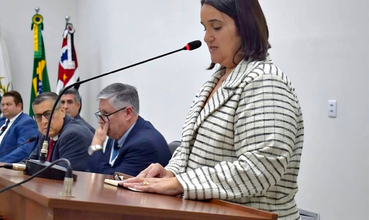 Fernanda Lima assume cadeira no Legislativo