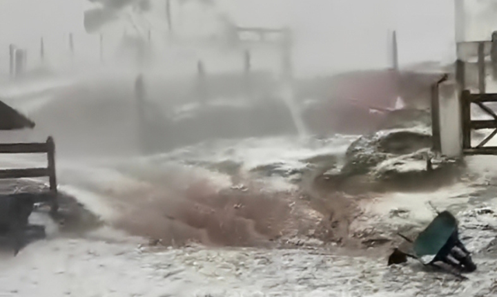 Granizo assusta moradores e danifica casas na zona rural de Piedade