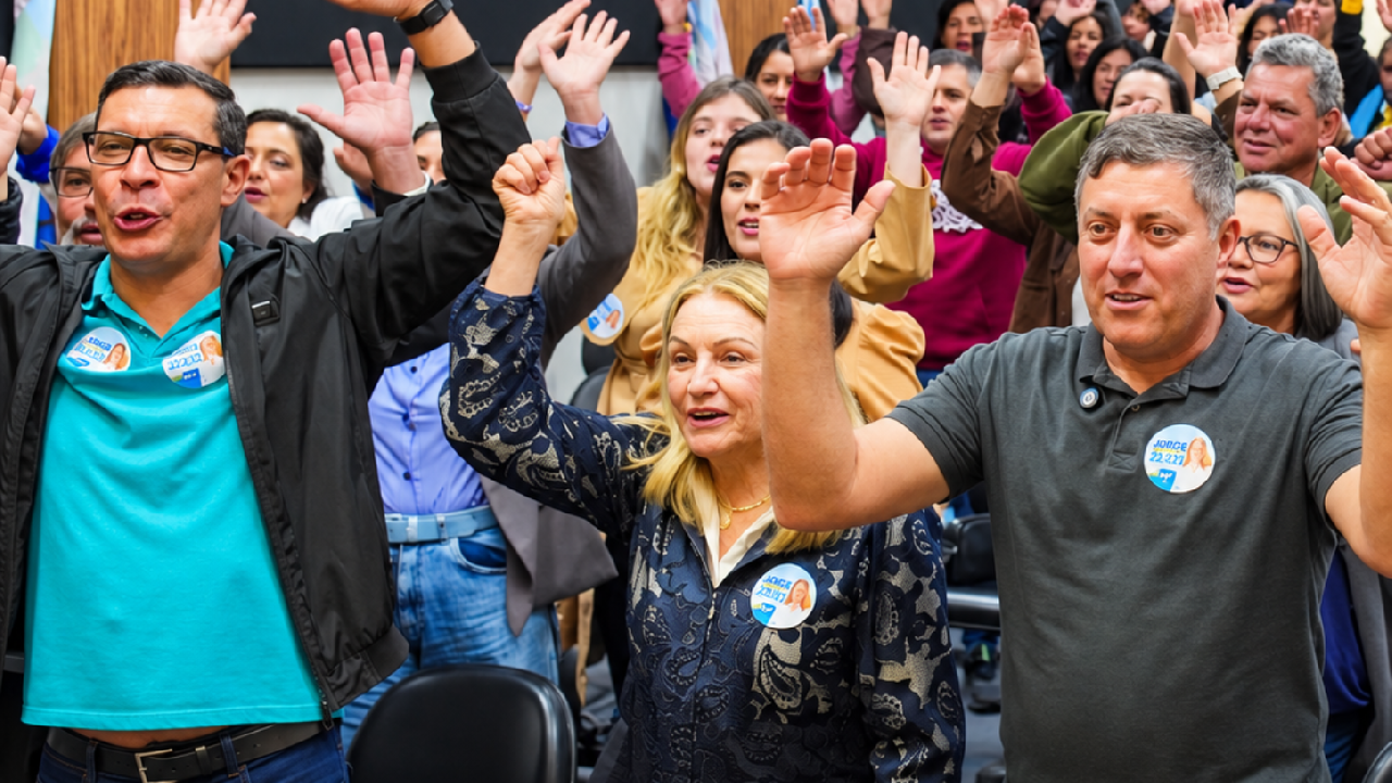 Grupo político de Júnior JK comemora desempenho de candidatos apoiados nas eleições de 2026