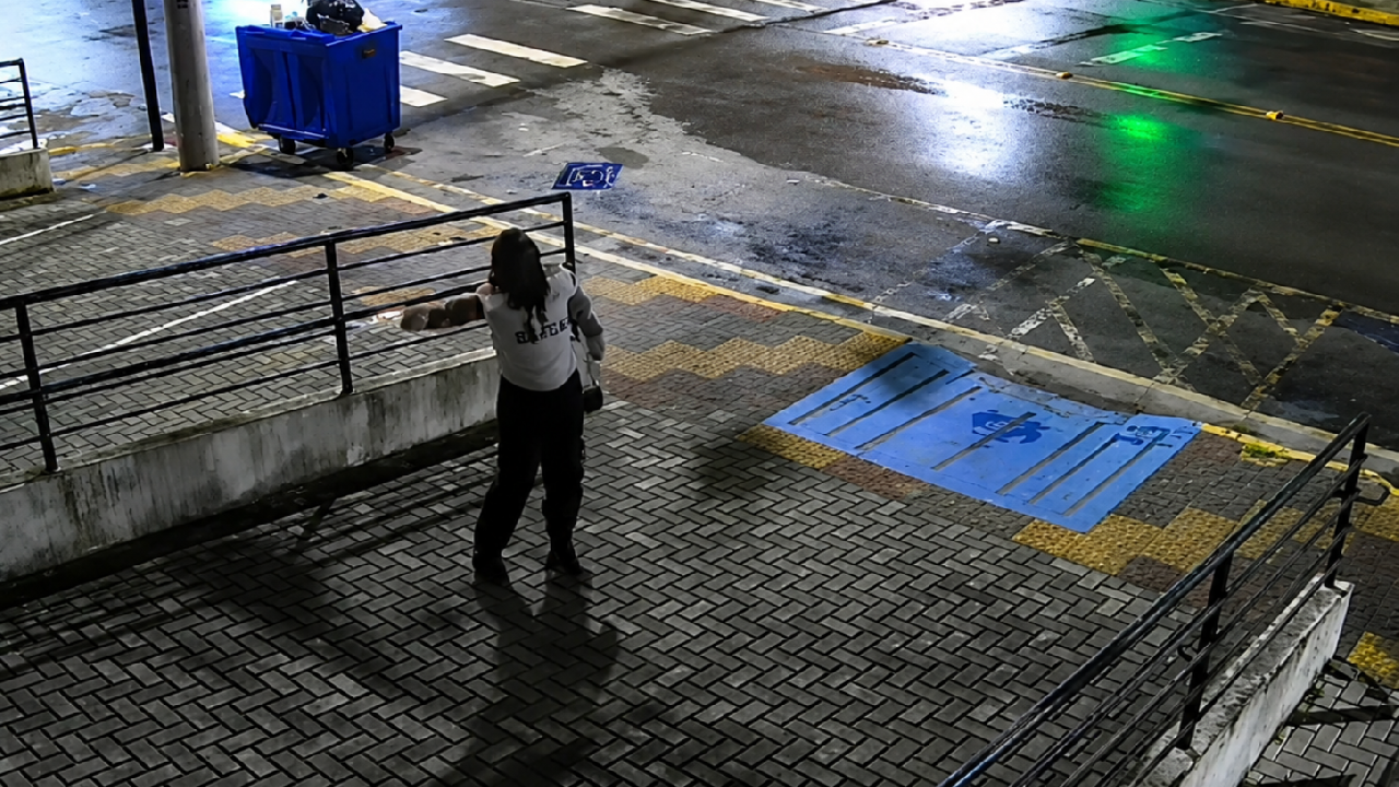 Homem atira contra prédio da Câmara de Salto de Pirapora
