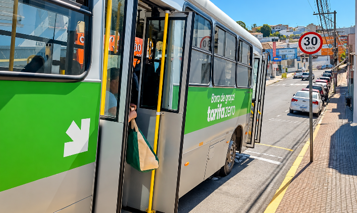 Ônibus terão horários especiais e linhas extras no domingo