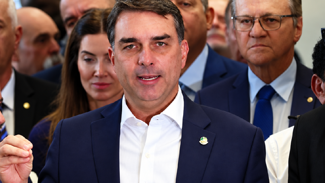 PF: Flávio não é foragido nem alvo de mandado de prisão