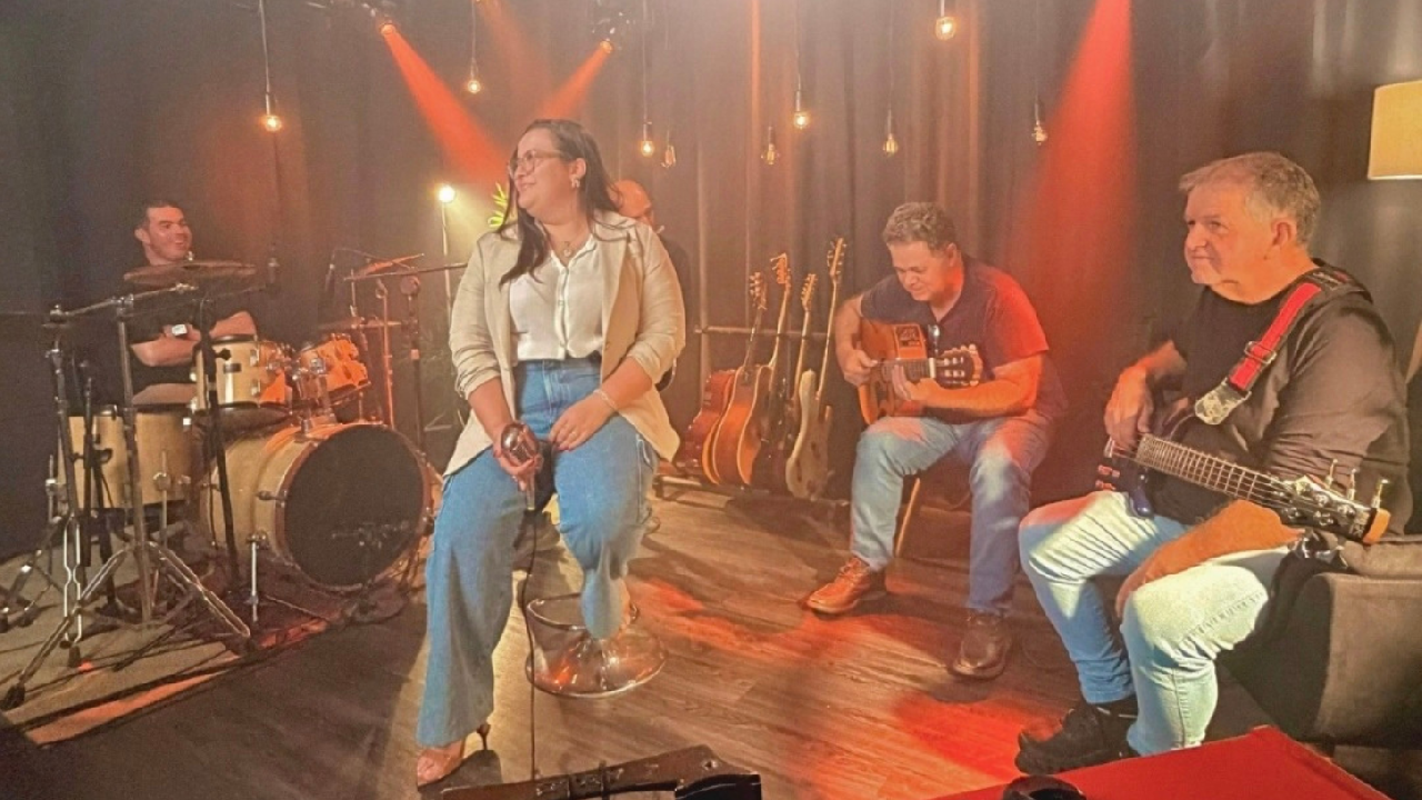 Thaís Castanho lança música em homenagem ao Sagrado Coração de Jesus