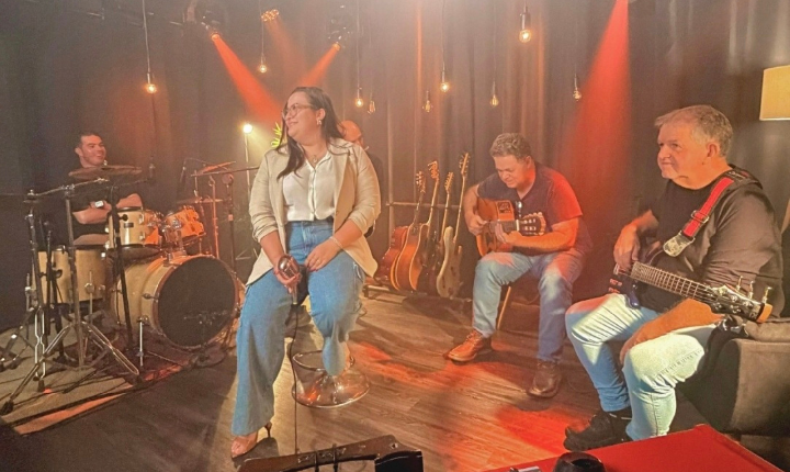 Thaís Castanho lança música em homenagem ao Sagrado Coração de Jesus