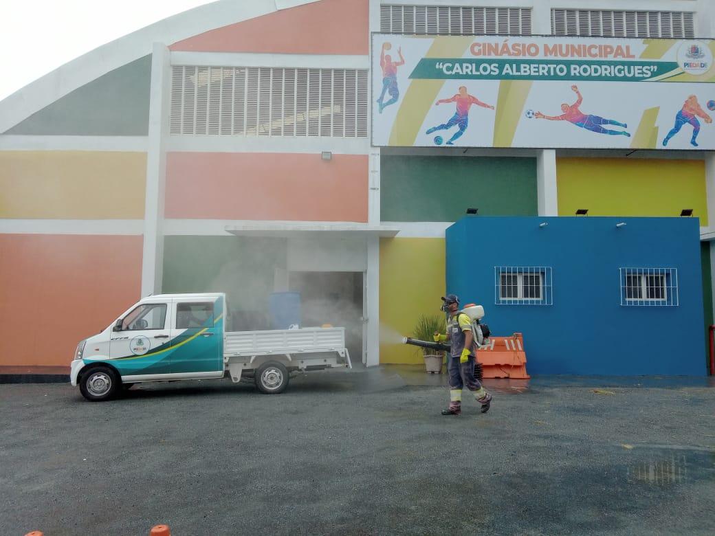 Prefeitura de Piedade realiza higienização diária do ponto de vacinação contra Covid-19