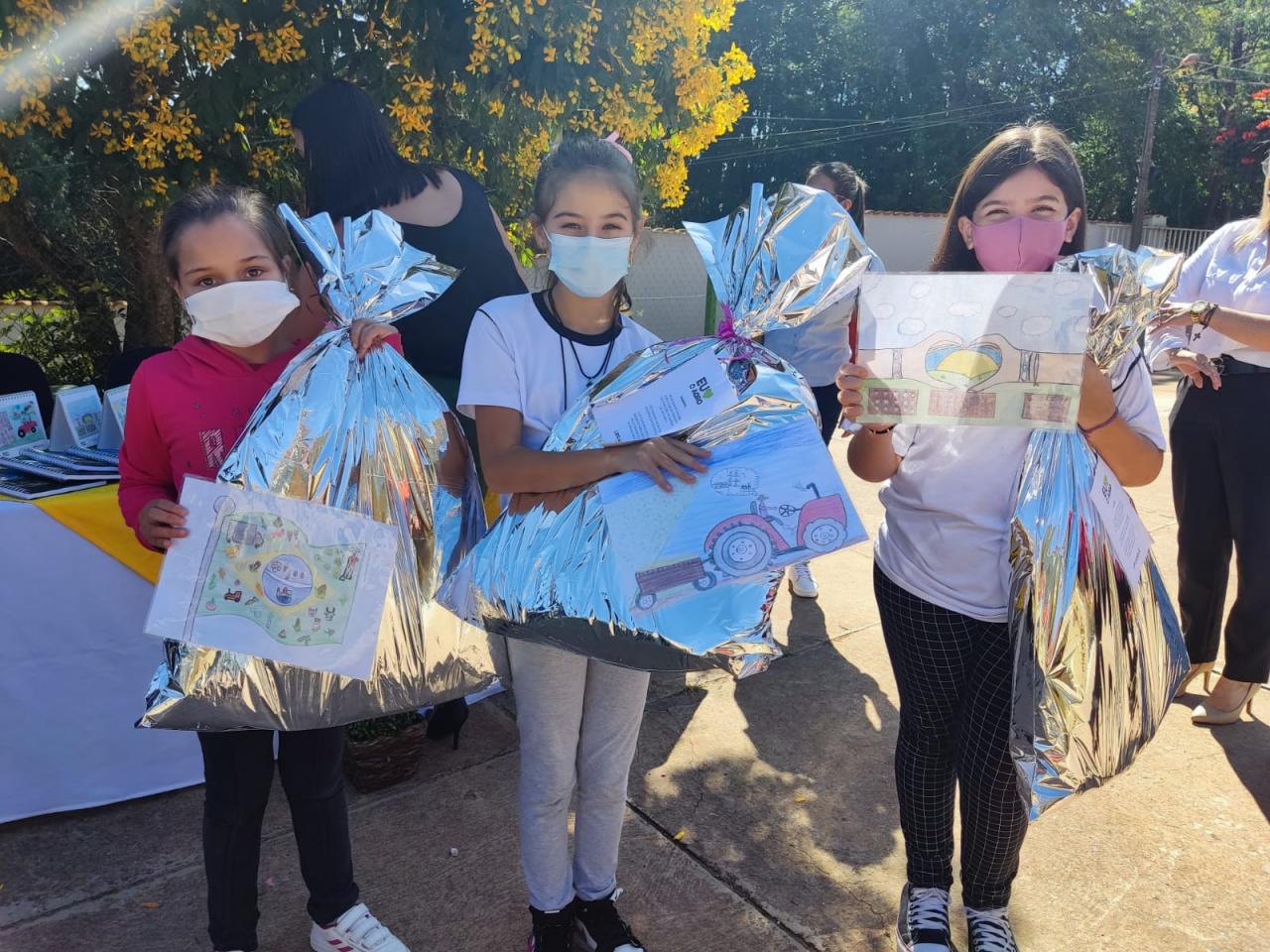 Cinco alunos da escola do Caetezal são premiados em concurso nacional de desenho