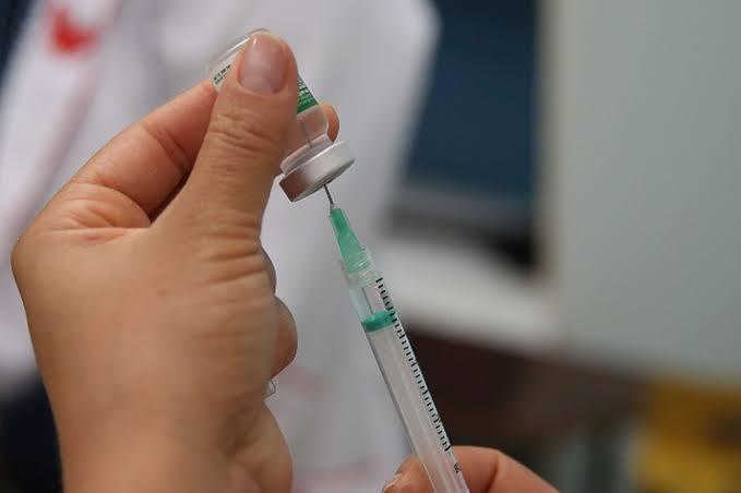 Vacinação contra Covid-19 continua em seis locais, nesta sexta-feira (18)