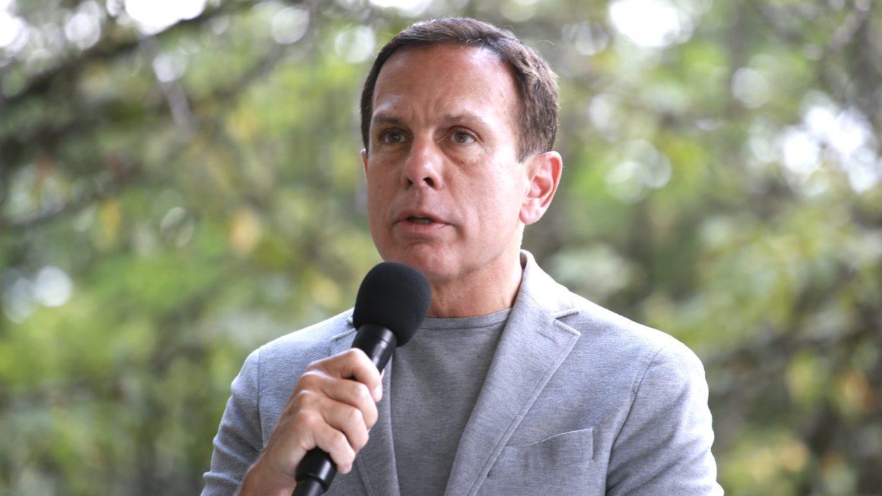 Doria desobriga uso de máscaras em locais públicos abertos em São Paulo