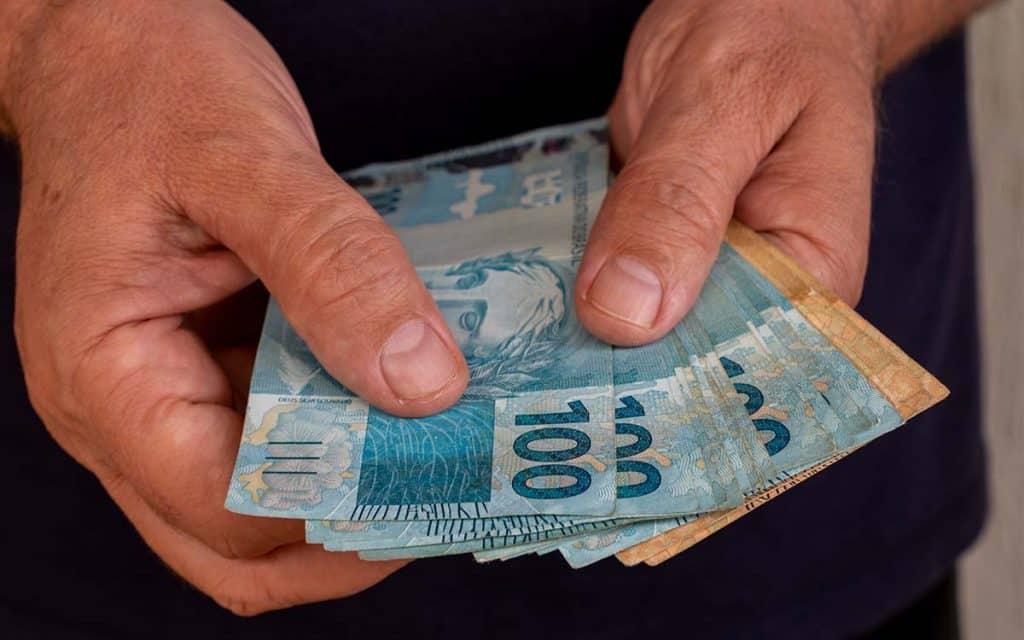 Nascidos até 1968 podem agendar saque de valores esquecidos