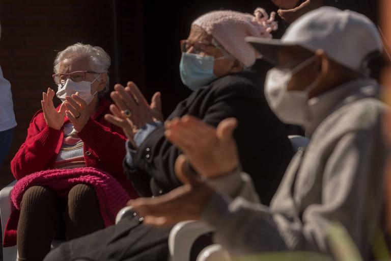 Saiba quem deve continuar usando máscaras de proteção