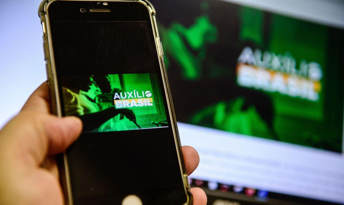 Caixa paga Auxílio Brasil a beneficiários com NIS final 8