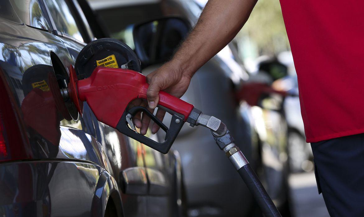 Combustíveis mais caros puxam maior inflação para março desde 1994