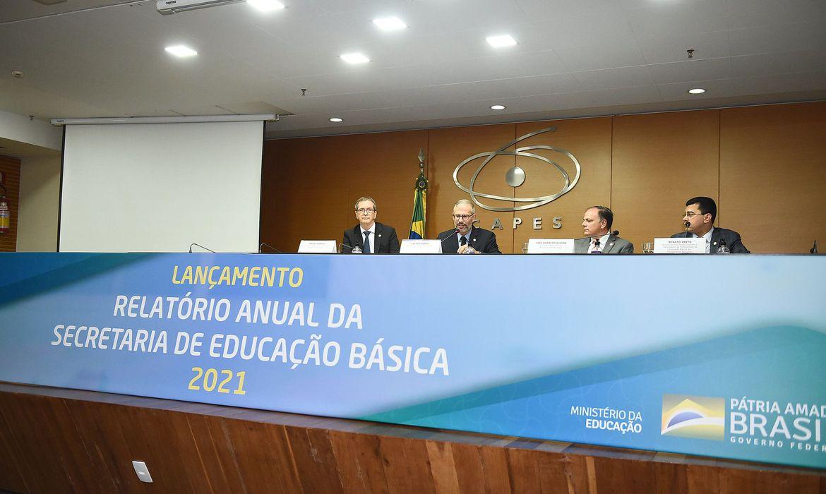 MEC lança relatório com 52 ações na educação básica