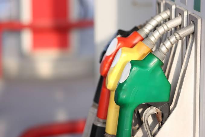 Com lei federal, governo de São Paulo reduz imposto sobre a gasolina