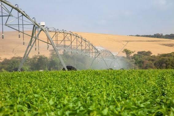 Em guerra, Rússia promete manter comércio de fertilizantes com Brasil