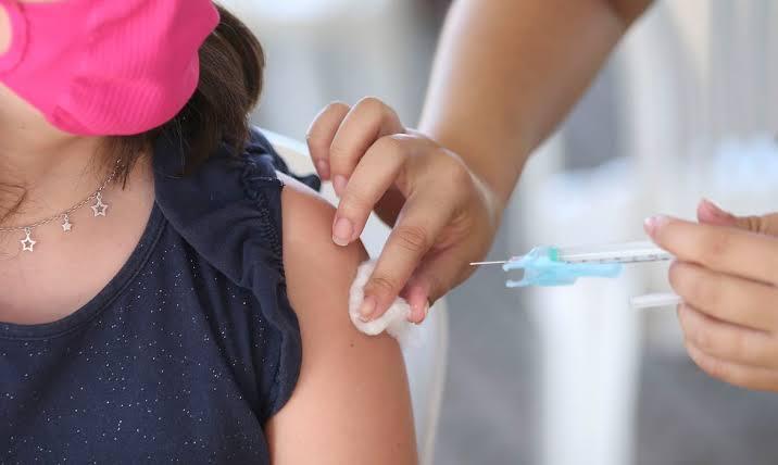 Alterada cronograma de vacinação contra Covid-19 para crianças de 3 e 4 anos