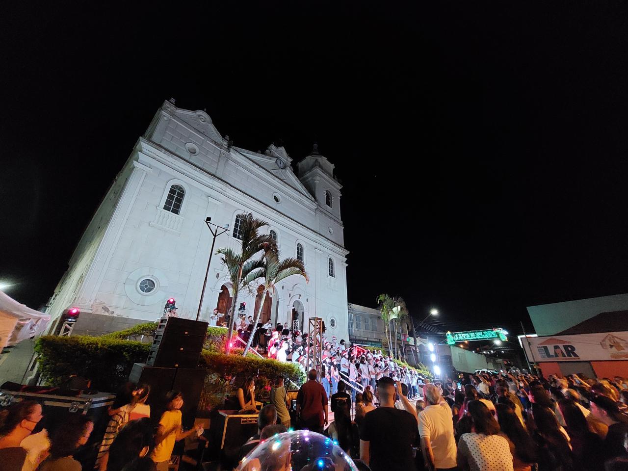 Abertura do Natal Iluminado e Cantata Natalina ocorrem neste domingo (27), na Praça da Matriz