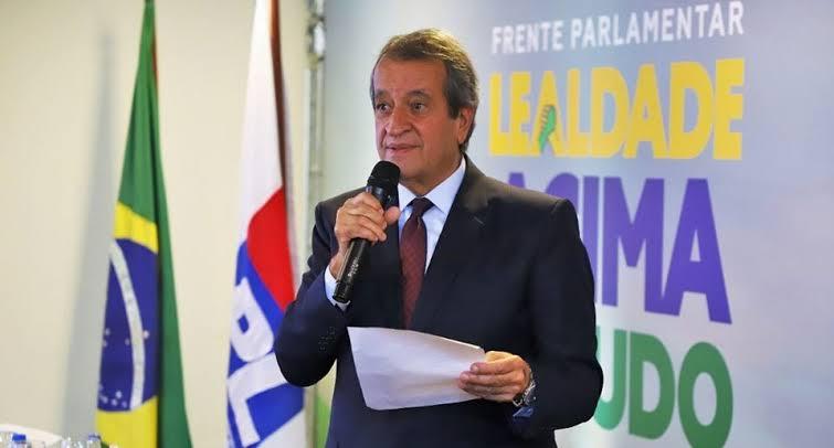 Valdemar anuncia que Bolsonaro será o candidato do PL à Presidência em 2026
