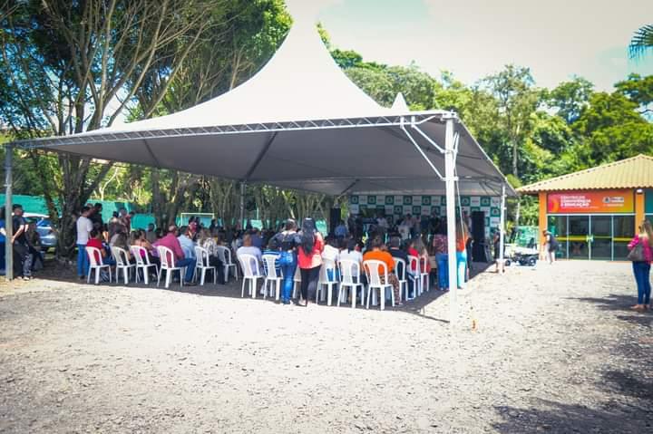 Autoridades e munícipes marcam presença na inauguração do  Centro de Convivência e Educação