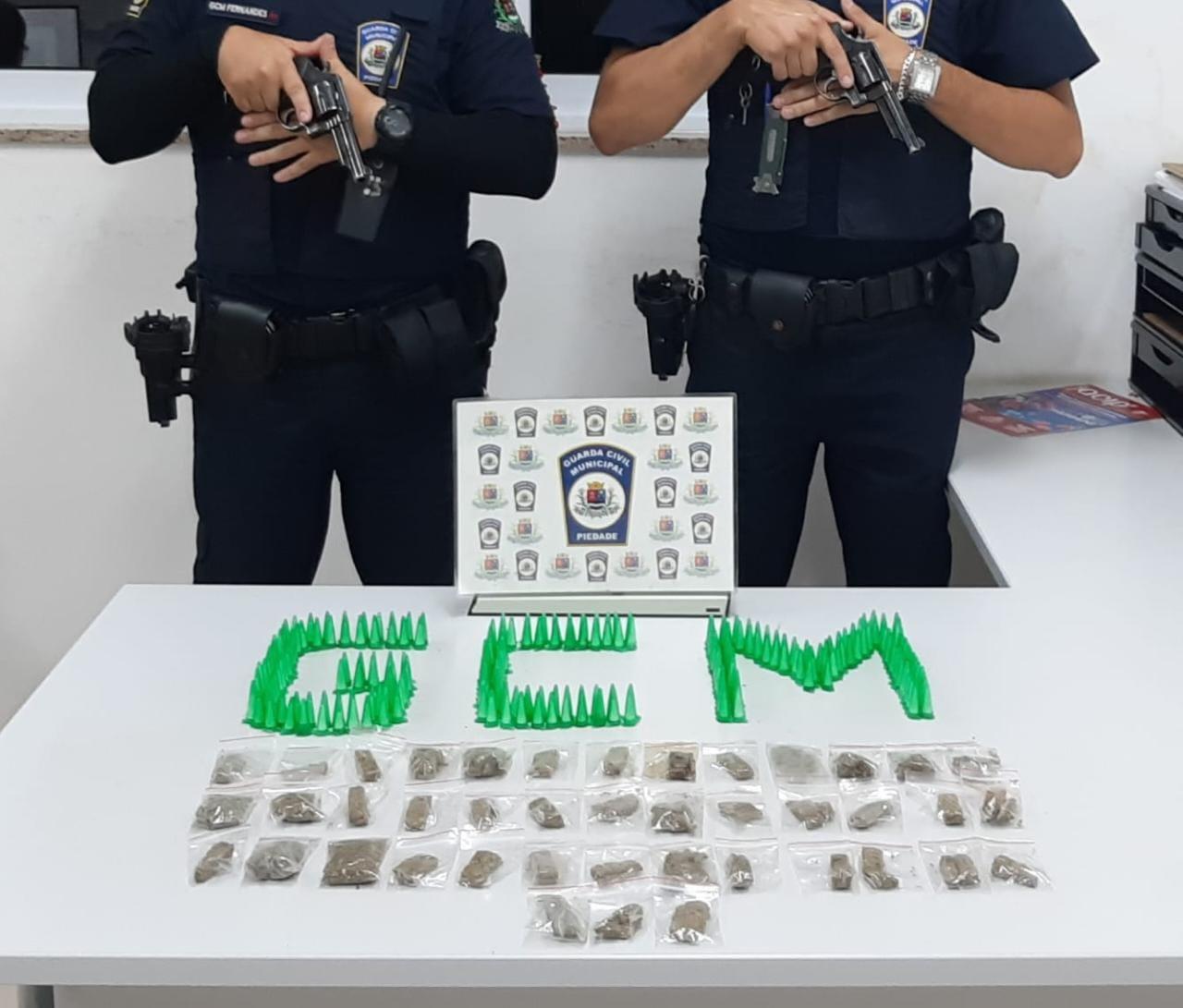 GCM apreende drogas em bairro de Piedade