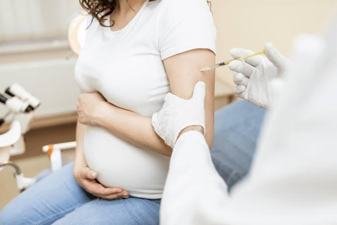 Gestantes e puérperas começam a receber vacina bivalente contra Covid-19 em Piedade