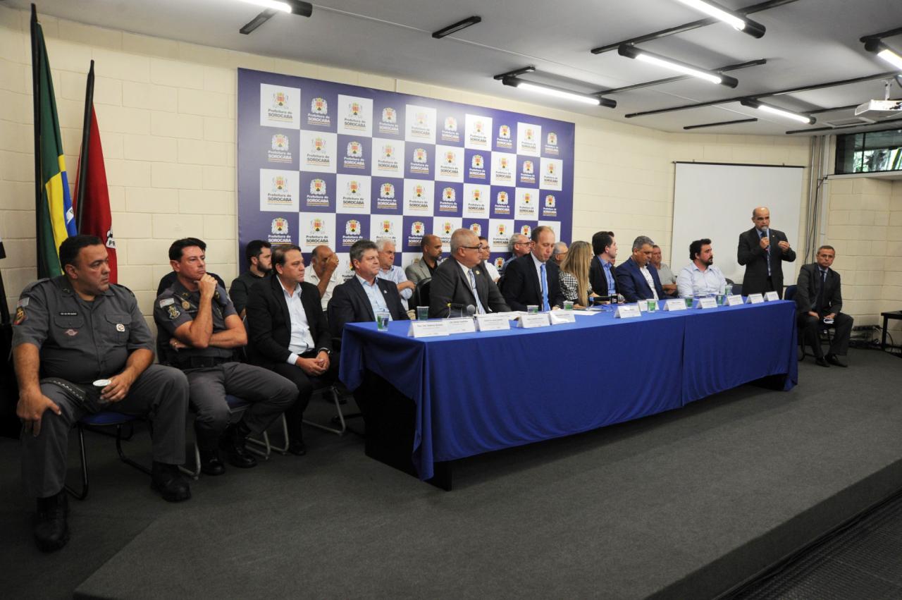 Reunião entre prefeitos define medidas de segurança nas escolas