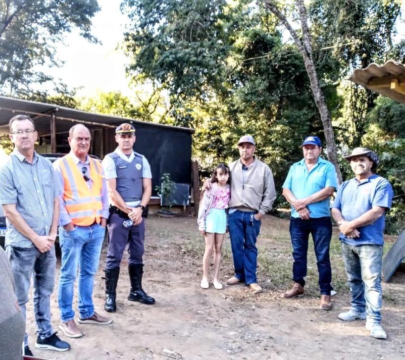 Moradores do bairro Jurupará e autoridades participam de reunião com DER