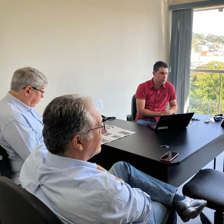 Vereador Maurinho recebeu em seu gabinete deputados para tratar das demandas do município