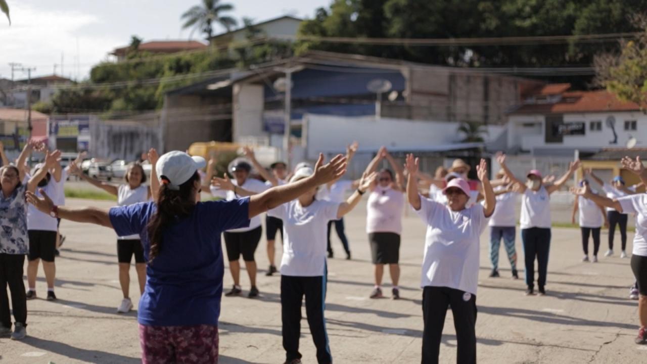 Projeto Viva Mais leva atividades de ginástica e dança para o Bairro Miguel Russo