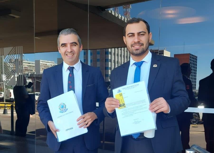 Vereadores Alex Silva e Wandi Augusto Buscam Soluções para Ampliar Sinal de Telefonia Móvel