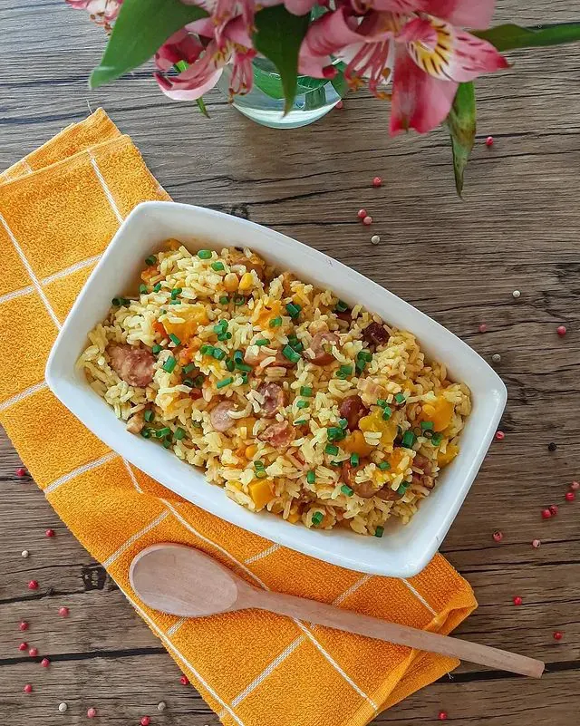 Deliciosa receita de arroz com abóbora e calabresa para seu domingo