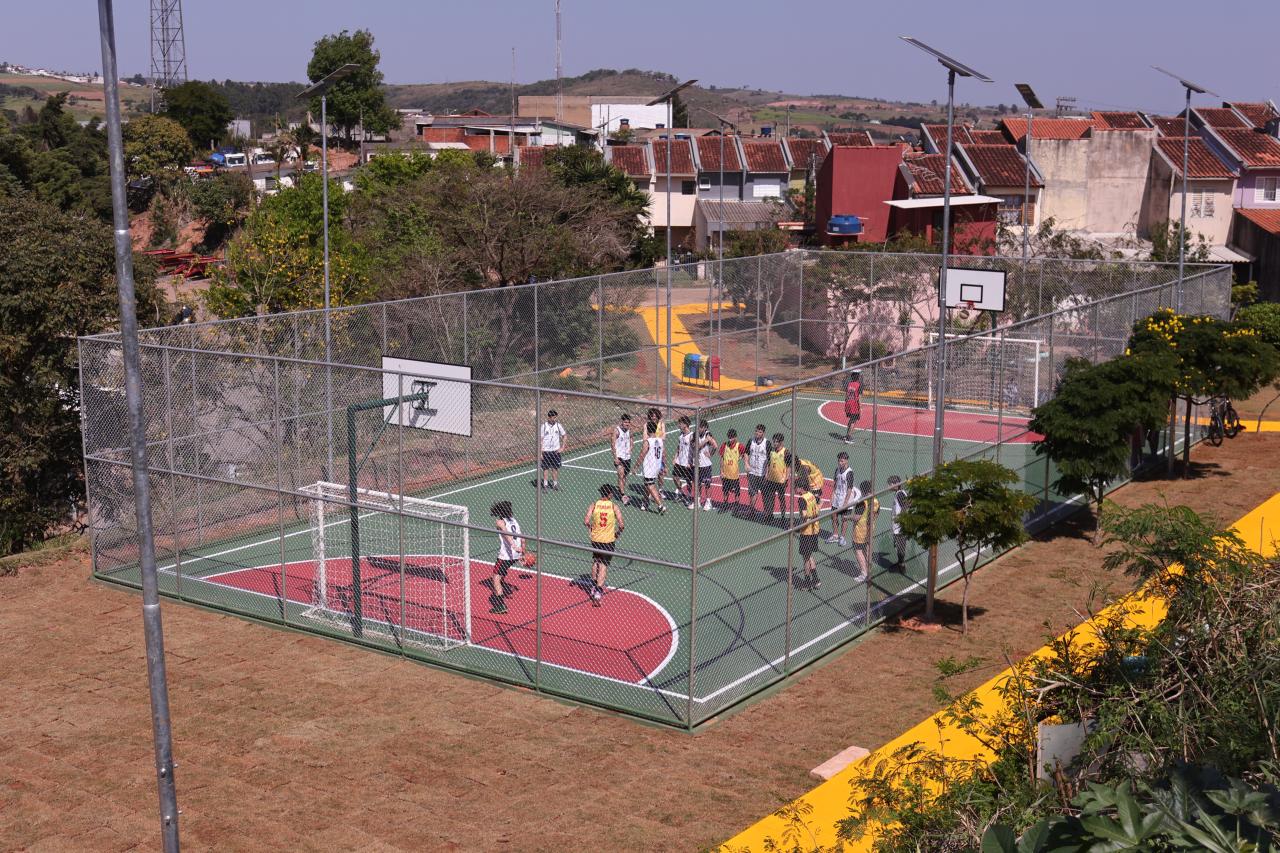 Inaugurada Área de Esporte e Lazer no Conjunto Habitacional 