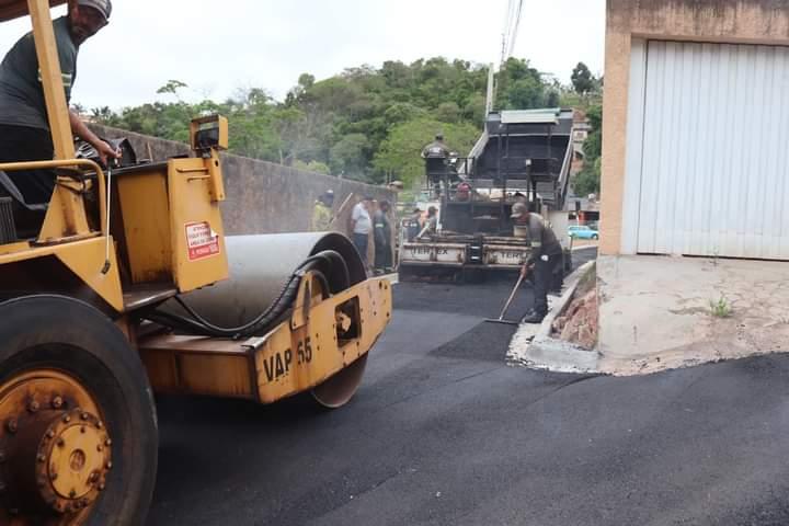 Início da Pavimentação: Ruas 9, 10 e 11 do Bairro dos Moreiras Recebem Massa Asfáltica
