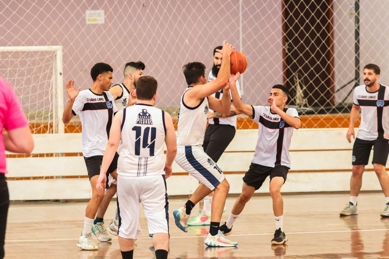 Vitória Dominante: Basquete PM Piedade Vence Cesário Lange na Liga Desportiva Paulista