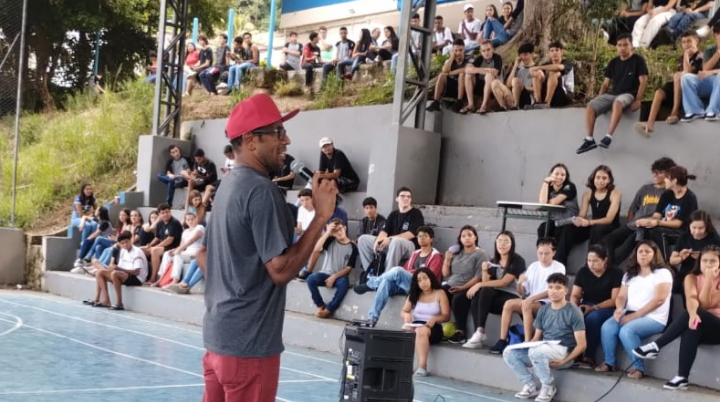 Encontro Cultural na Escola Carlos Augusto inspira alunos a novas perspectivas