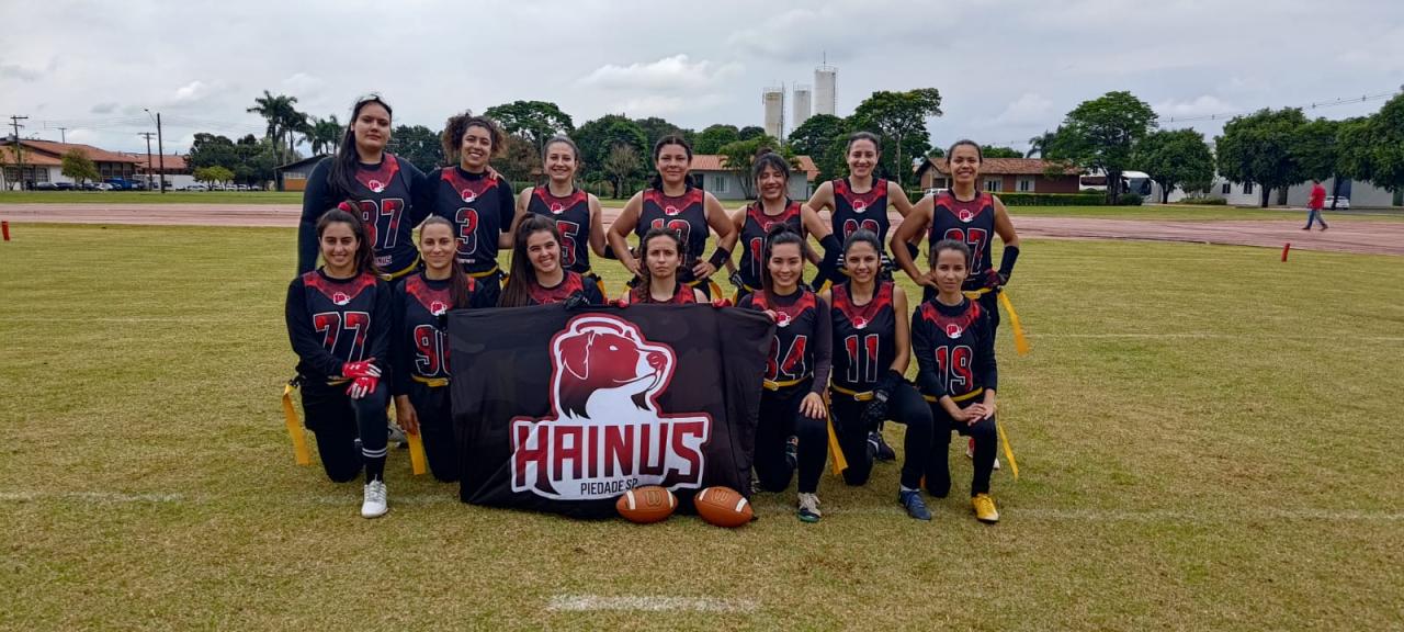 Equipe feminina de flag football de Piedade Hainus busca vaga na final da Conferência Caipira