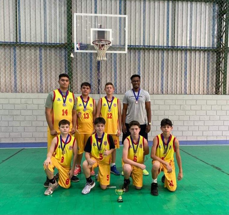Equipe Sub-15 de basquete conquista 3º lugar no Torneio do Colégio Ser