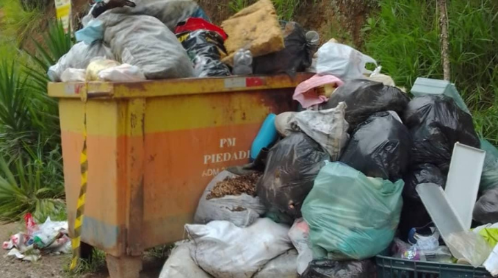 Descontentamento nos Vieirinhas: Moradores reclamam da ausência de Containers de Lixo