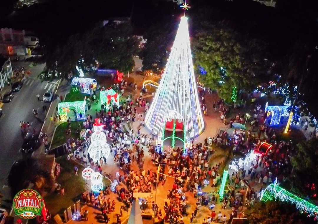 Natal Encantado 2023 Ilumina a Praça da Matriz com Cultura e Música Local