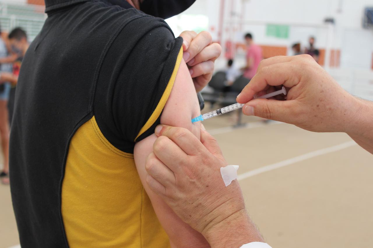 Segunda dose da vacina Bivalente contra a Covid-19 é aplicada em grupos prioritários