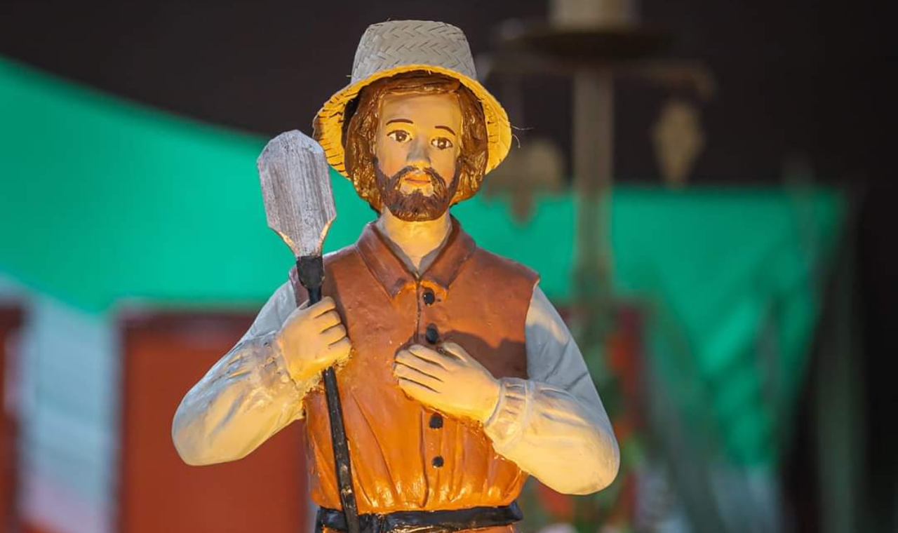 Procissão de tratores em Piedade: Agricultores Celebram Santo Padroeiro da Zona Rural